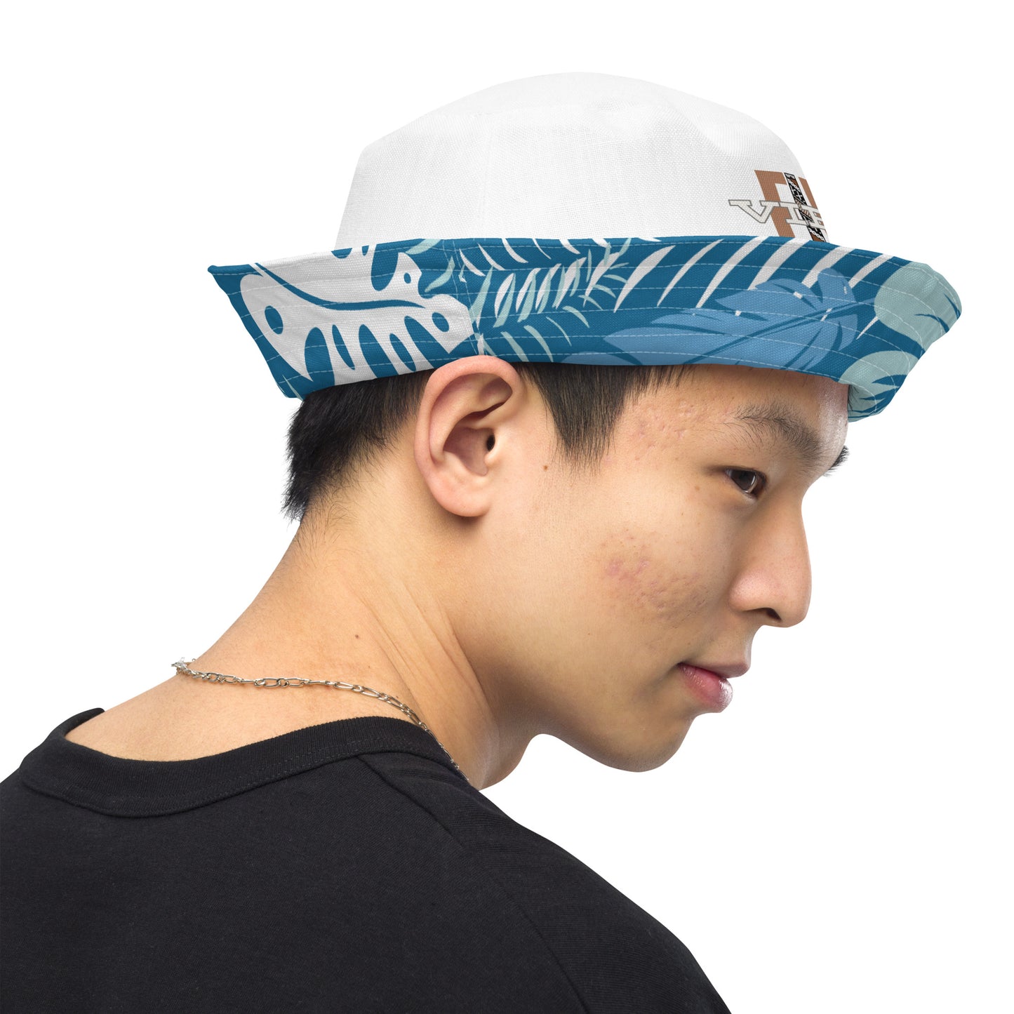 Reversible bucket hat